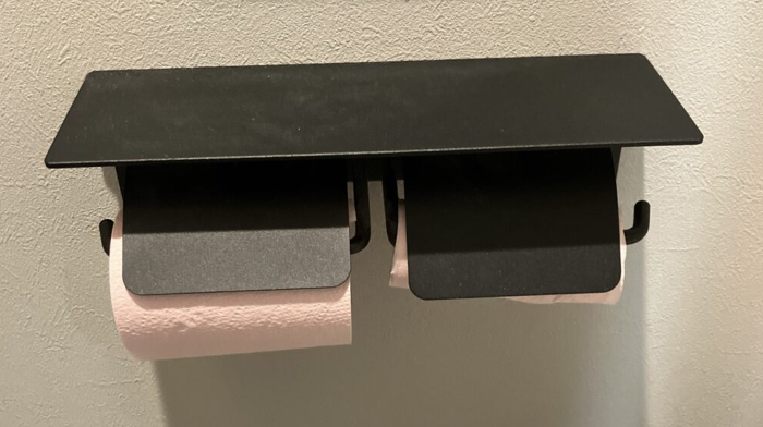 黒い2連のトイレットペーパーホルダー