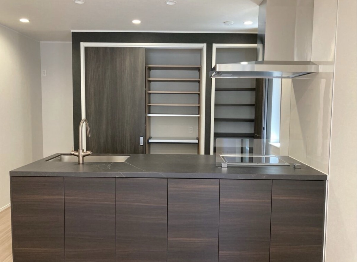 入居前のキッチン